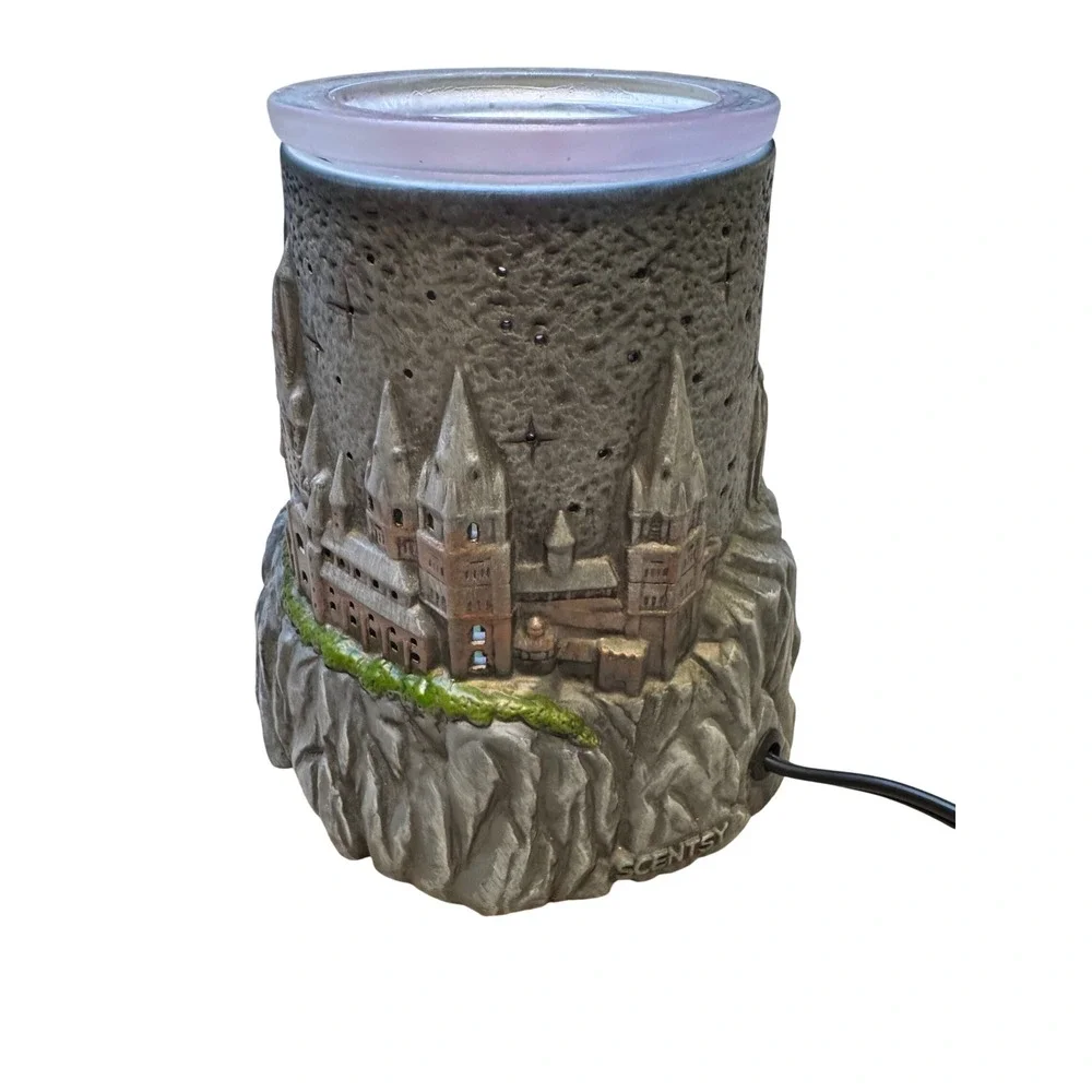 Scentsy Harry Potter Hogwarts Castle Wax Warmer & Slytherin Wax Bar Bundle‎